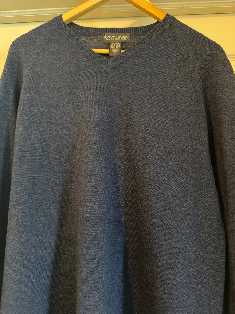 Banana Republic Men’s Navy Blue Sweater Size XL 100% Extra Fine Merino Wool